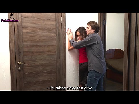 ❤️ સેક્સી રિયલ્ટર તેણીના એપાર્ટમેન્ટને વેચતી વખતે તેણીની ચુતને કામુક રીતે ધક્કો મારે છે અને ફક્સ કરે છે - ક્રેમ્પાઇ અમારા પર  ️❤