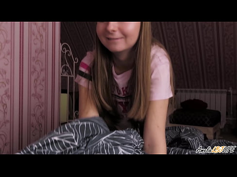 ❤️ બ્લોન્ડી તેના BFF ને ઊંડાણપૂર્વક ચૂસે છે અને તેના મોંમાં કમ મેળવે છે અમારા પર  ️❤